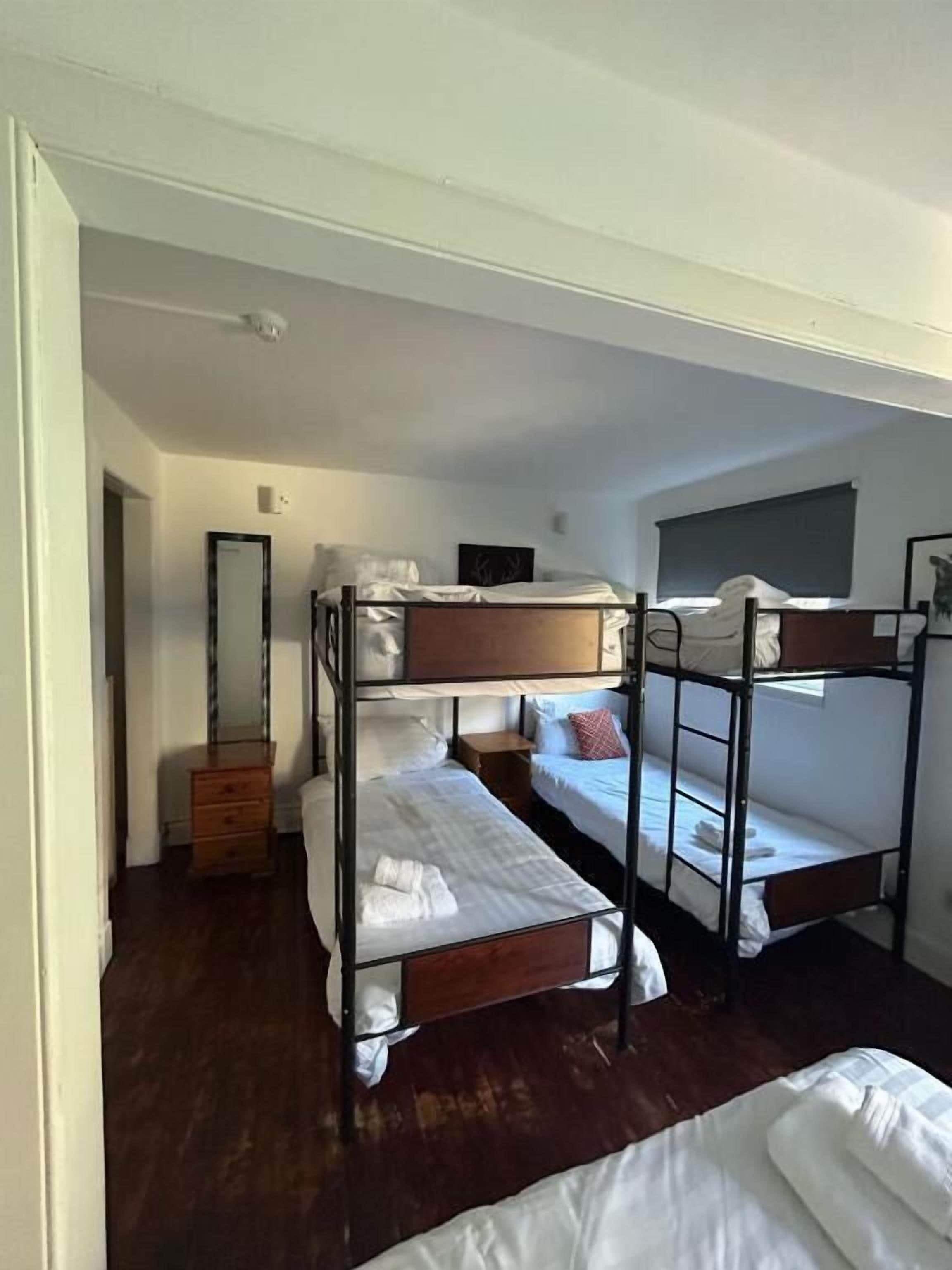 Iron/ironing board, WiFi (free)