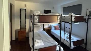 Iron/ironing board, WiFi (free)
