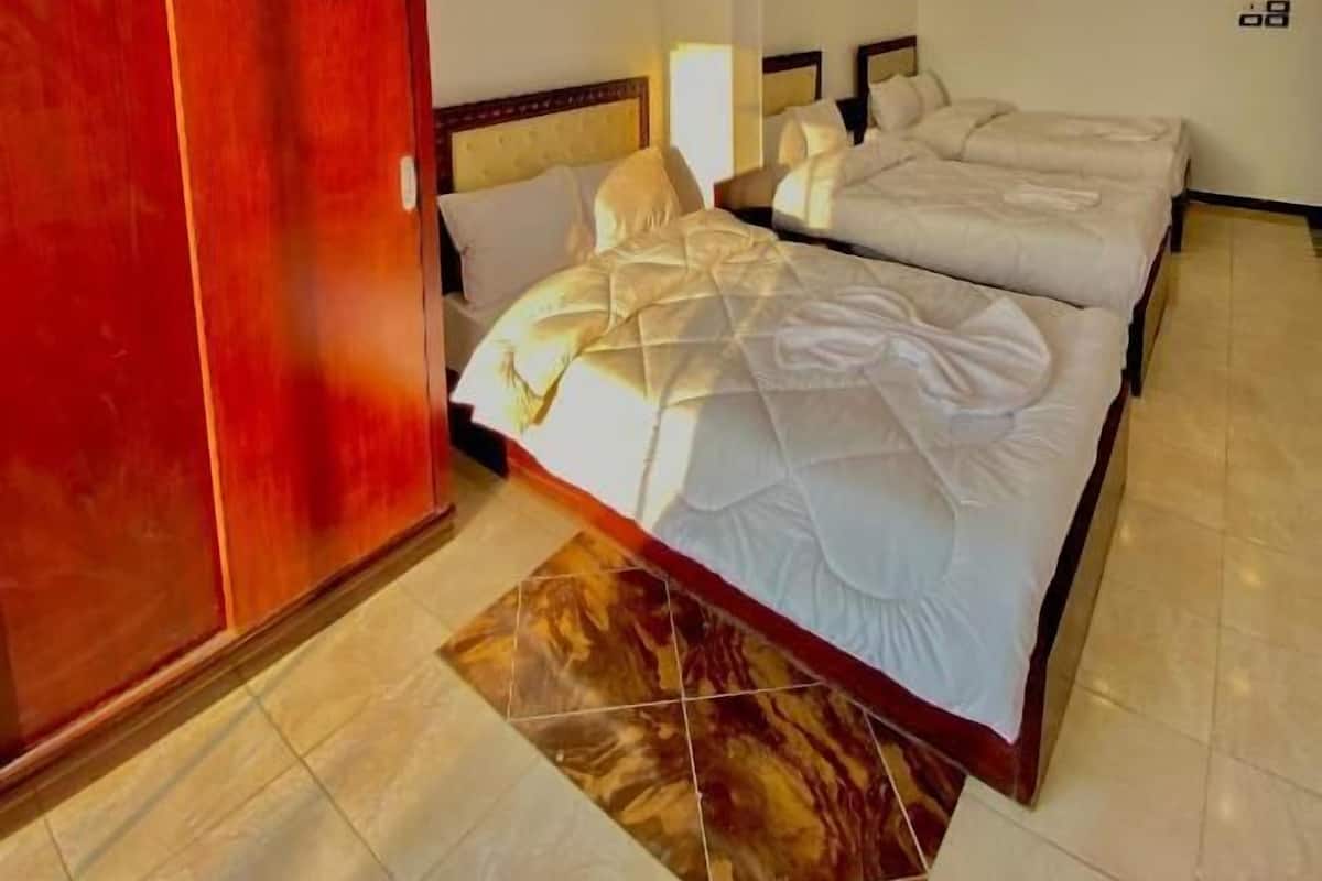 Quarto triplo, sacada, vista para a montanha