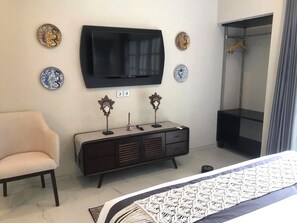 Room - Private 3 Bedroom House with Full Kitchen and Living Room (Denpasar)