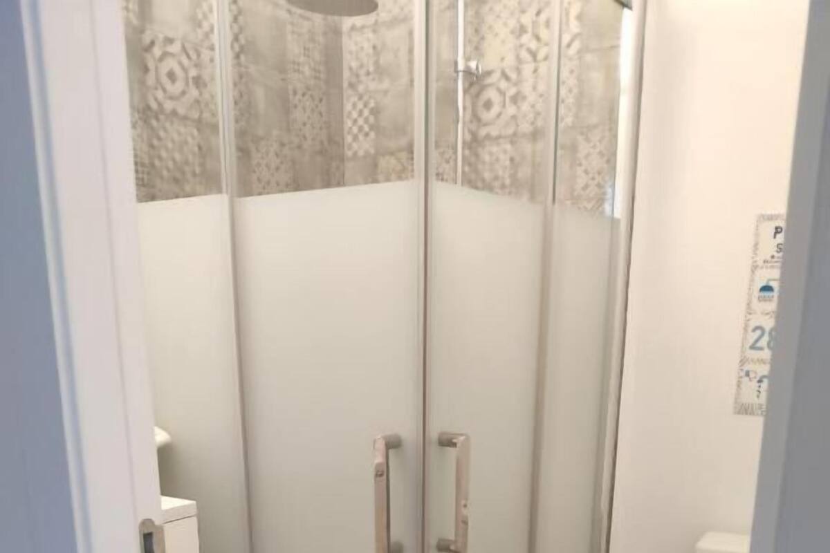 Deluxe Double Room, City View | Bathroom