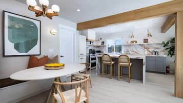 Ferienhaus (4 Bedrooms) | Essbereich im Zimmer