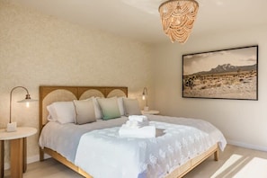 Design-Haus, Poolzugang, Gartenblick (4 Bedrooms) | 4 Schlafzimmer, individuell dekoriert, individuell eingerichtet