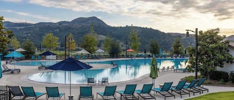 Maison Design, accès à la piscine, vue sur le jardin (4 Bedrooms) | Vue sur la montagne