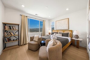 Casa de diseñador, acceso a la alberca, vista al jardín (4 Bedrooms) | 4 habitaciones, decoración personalizada y muebles diferentes 