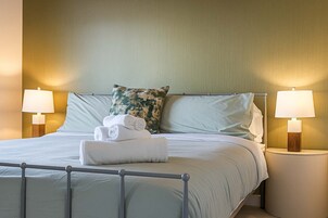 4 habitaciones, decoración personalizada y muebles diferentes 