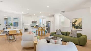 Design House, Pool Access, Garden View (4 Bedrooms) | Living area