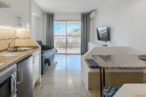 Interior - Enjoyable studio apartment with AC in beautiful Costa Adeje (Costa Adeje)