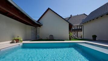 Seasonal outdoor pool