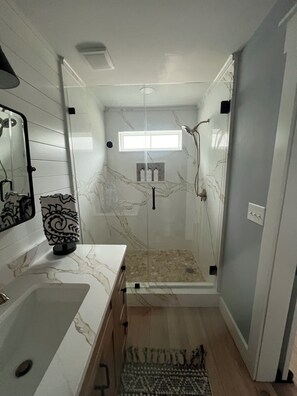 Bathroom - Pelican Cottage 2 King Suites, Golf Cart Available, Fire Pit & Beach Fun (Oak Island)