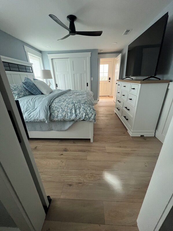 Room - Pelican Cottage 2 King Suites, Golf Cart Available, Fire Pit & Beach Fun (Oak Island)