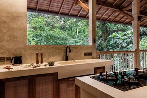 Villa exclusiva, 4 habitaciones, piscina privada | Cocina privada | Hervidor eléctrico, especias y productos de limpieza ecológicos