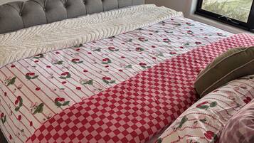 3 bedrooms, free WiFi, bed sheets
