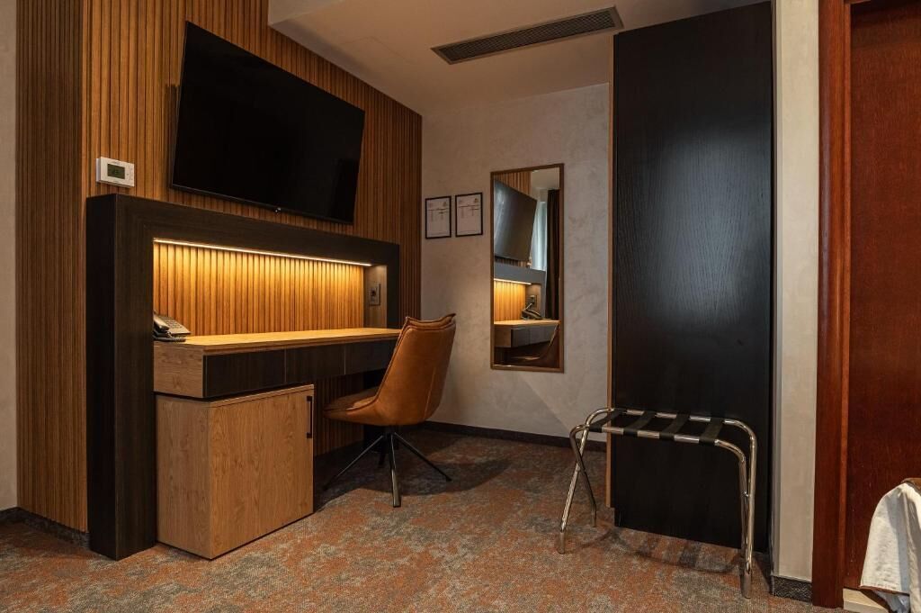Deluxe-Doppelzimmer, Balkon, Stadtblick | Innenbereich
