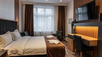 Minibar, arbetsyta för laptop, ljudisolering och gratis barnsängar