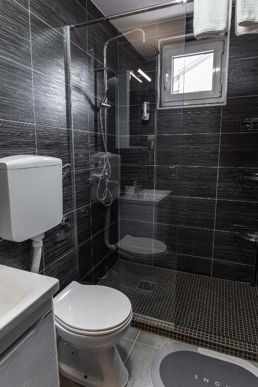 Economy Twin Room, City View | Bathroom