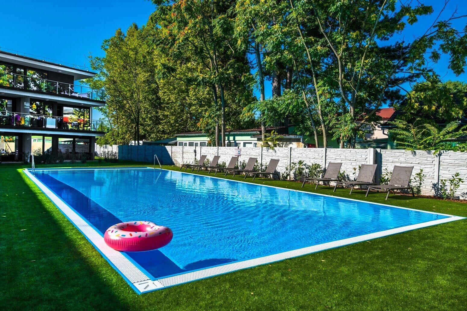 Seasonal outdoor pool, pool loungers