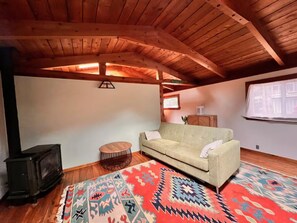 Lounge - Squamish Cabins (Whistler)
