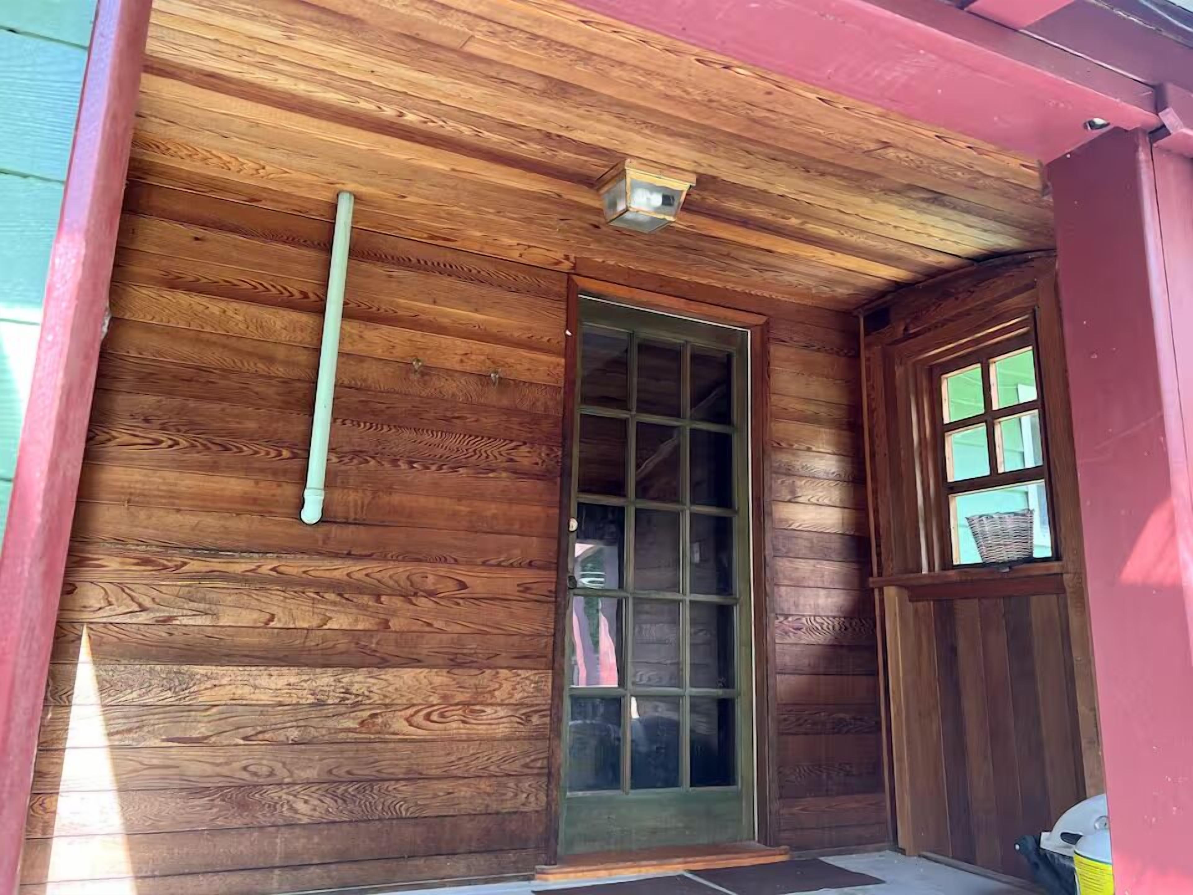 Pintu masuk properti