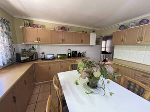 Interior - Room-luxury Stay in Pretoria! Fast Wi-fi (Pretoria)