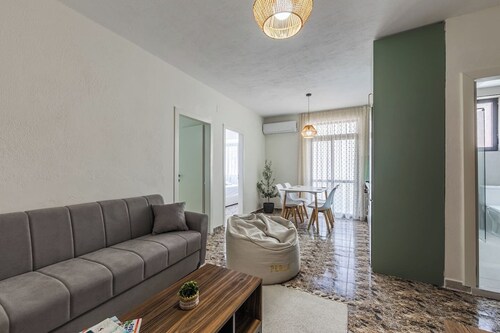 Perla Apartment | 2BR Beachside by PikHost