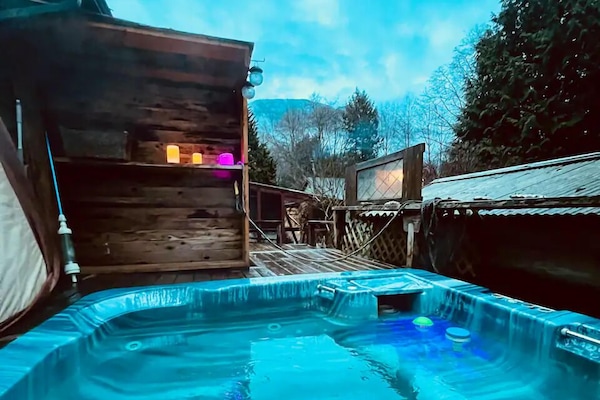 Comfort Cabin, Private Bathroom, Mountain View (Forest Cabin) | Outdoor pool