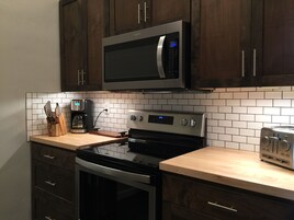 Suite superior, baño privado, vistas al jardín (Couryard Suite #1) | Cocina compartida