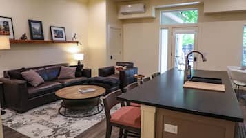 Superior Suite, Private Bathroom (Garden Suite #2) | Lounge