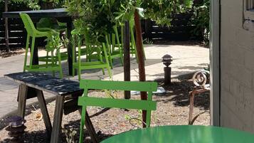 Superior-Suite, mit Bad, Gartenblick (Couryard Suite #1) | Terrasse/Patio