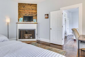 Apartment (3 Bedrooms) | Interior - Heart of Fountain Square! Bright, Walkable Unit (Indianapolis)