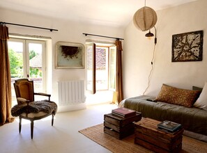 Living area - Vrbo Property (Saint-Sauveur-en-Puisaye)