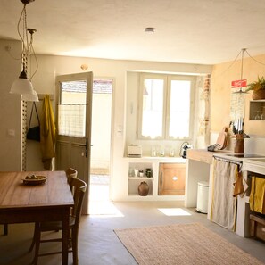 Dining - Vrbo Property (Saint-Sauveur-en-Puisaye)