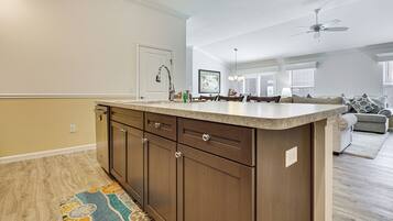 House (3 Bedrooms) | Interior
