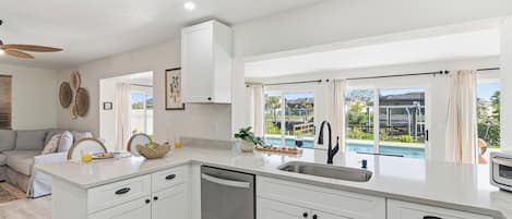 House (4 Bedrooms) | Interior