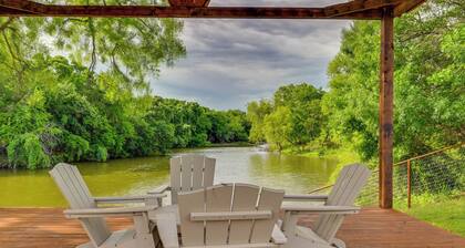 Steps to Lake Granbury: Romantic 'longhorn Suite'