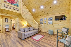 House (3 Bedrooms) | Interior - Tranquil 'red Magnolia Cabin' Near Lake Granbury! (Granbury)