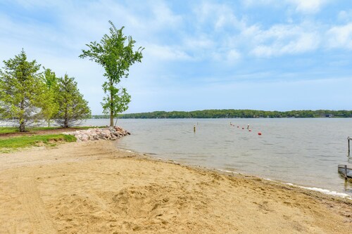 5 Houses to Elizabeth Lake! Family Getaway w/ Yard