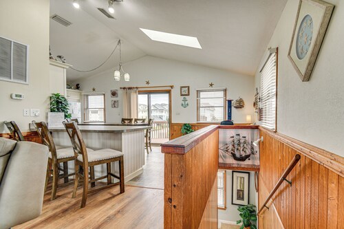 Walk to Beach & Dining! Outer Banks Home w/ Grill