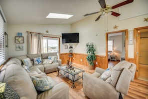 Interior - Walk to Beach & Dining! Outer Banks Home w/ Grill (Kill Devil Hills)