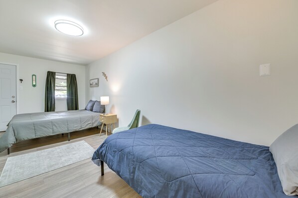 Interior - Schroon Lake Room < 1 Mi to Marina & Beach! (Schroon Lake)