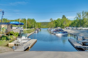 Interior - Schroon Lake Room < 1 Mi to Marina & Beach! (Schroon Lake)
