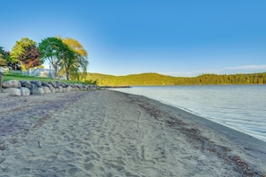 Interior - Schroon Lake Room < 1 Mi to Marina & Beach! (Schroon Lake)