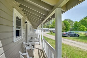 Interior - Schroon Lake Room < 1 Mi to Marina & Beach! (Schroon Lake)