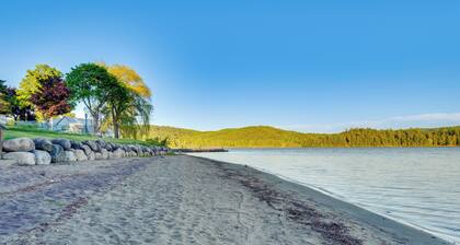 Close to Marina, Beach & Town! Schroon Lake Escape