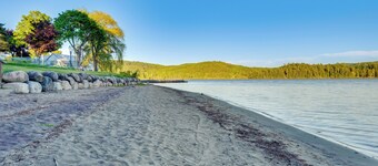 Close to Marina, Beach & Town! Schroon Lake Escape