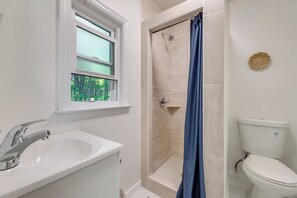Interior - Close to Marina, Beach & Town! Schroon Lake Escape (Schroon Lake)
