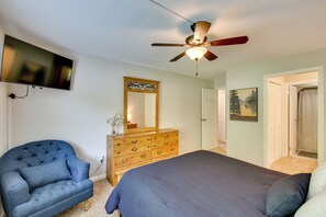 Interior - Sunroom & Deck! Golf Retreat in Keowee Key (Salem)