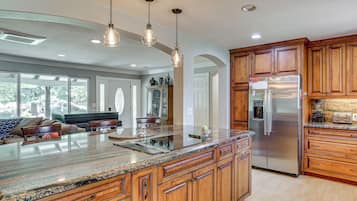 House (5 Bedrooms) | Interior