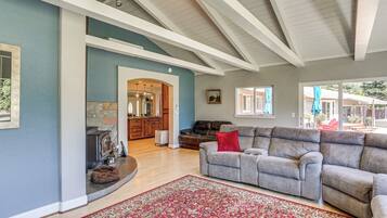 House (5 Bedrooms) | Interior