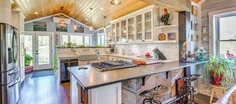 Walk to Beaches & Trails: Waterfront Maine Escape!